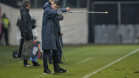 Explicațiile lui Contra pentru un debut ratat: "Cadouri, greșeli copilărești!". Ce scoate în evidență selecționerul după înfrângerea cu Suedia: "Trebuie să rămânem cu asta"