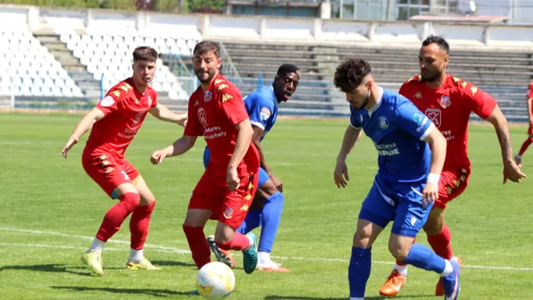 AFC ASA Târgu Mureș conturează lotul pentru sezonul următor! Eusebiu Tudor pregătește schimbările din vară: ”Vedem cu cine rămânem”