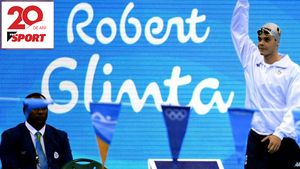 #20pentru20 | A luat prima medalie la fluture, dar a ajuns un spatist cu record mondial. A pierdut șirul recordurilor și nu mai ascultă muzică în căști. De ce nu îl pune pe Phelps pe lista modelelor și motivul pentru care Robert Glință, înotătorul #1 al României, merge din finala olimpică la Colegiu în SUA