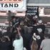 Bătaie după o cursă NASCAR, lângă un stand de hotdog! Un pilot, lovit de echipa rivală