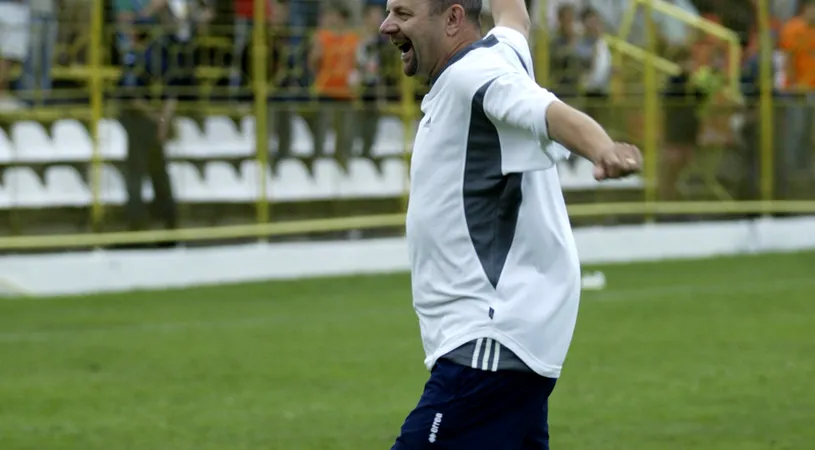 Șunda,** cu „șapcă roșie