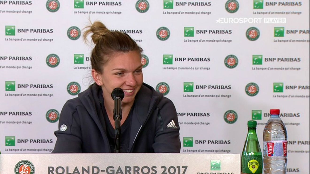 "I-am spus lui Ion Țiriac să nu mă lovească, pentru că se uită toată lumea la noi!" Simona Halep a făcut show la conferința de presă după calificarea senzațională de la Roland Garros :)