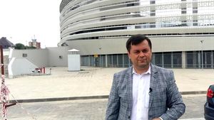 Primarul din Târgu Jiu a reacționat după ce Viitorul Pandurii a anunțat că nu are bani să se prezinte la meciul cu Șelimbăr: „Echipa asta nu are nicio legătură cu Primăria noastră și cu orașul. Noi susținem CSM Târgu Jiu din Liga 4!”. EXCLUSIV