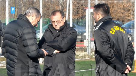 Preşedintele CS Mioveni a dezvăluit cum a fost influențat să demită antrenorul și să-l numească pe Claudiu Niculescu. ”Ni s-a reproşat că nu dorim promovarea, că facem tot felul de tertipuri de pe locul 2”