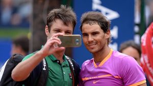 A venit la spovedanie și Dumnezeu nu l-a mai iertat. Rafa Nadal, la un pas de titlul 10 și la Barcelona: l-a învins pe Zeballos, jucătorul care și-a făcut și cruce când l-a bătut, pe zgură. Deriva continuă pentru Murray, învins de Thiem 