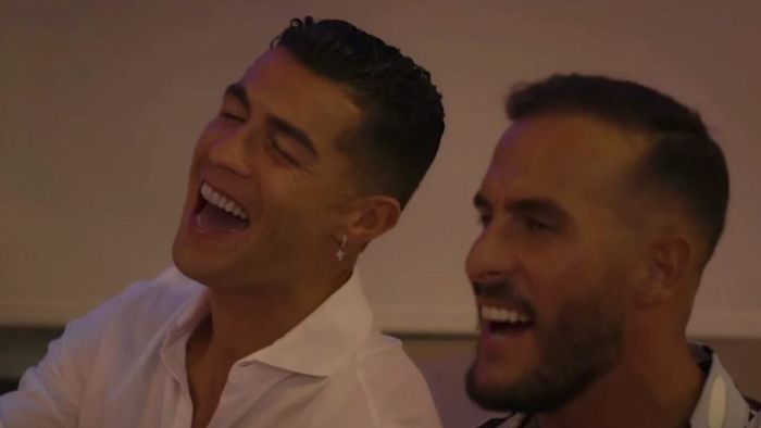 Cristiano Ronaldo, așa cum nu a mai fost văzut niciodată! S-a dat în spectacol la karaoke, i-a dedicat o serenadă Georginei Rodriguez și a cerut-o de soție: „Vreau să te căsătorești cu mine” | VIDEO