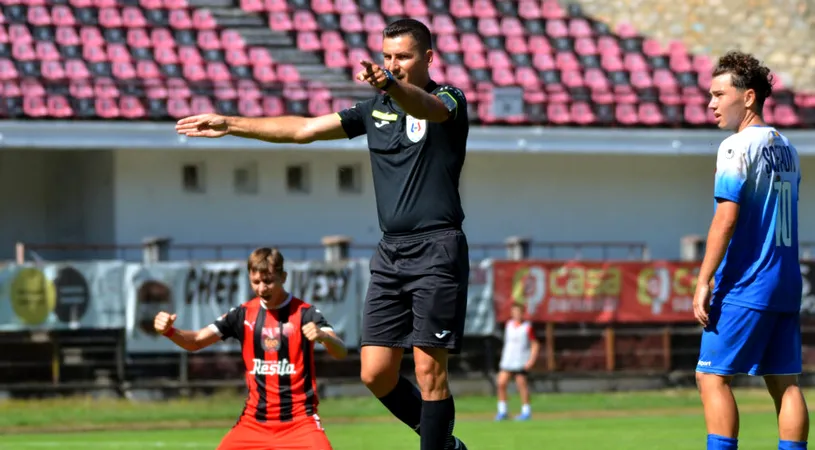 Decizii controversate luate de Marius Naidin în partida ACSM Reșița - CS Gloria Bistrița 2-1, toate în favoarea gazdelor. Nicolae Grigore a izbucnit: ”Bătaie de joc, meciul a fost decis exclusiv de arbitraj”