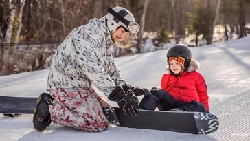 ADVERTORIAL. Echipamentul esențial pentru snowboarding: ce trebuie să știi înainte de prima coborâre pe pârtie