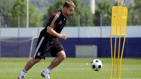 Podolski: "N-ar fi trebuit să semnez niciodată cu Bayern"