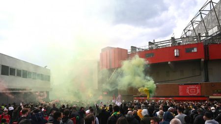 Momentele de groază prin care au trecut fanii lui Manchester United care au făcut deplasarea la Gdansk pentru finala Europa League cu Villarreal! VIDEO