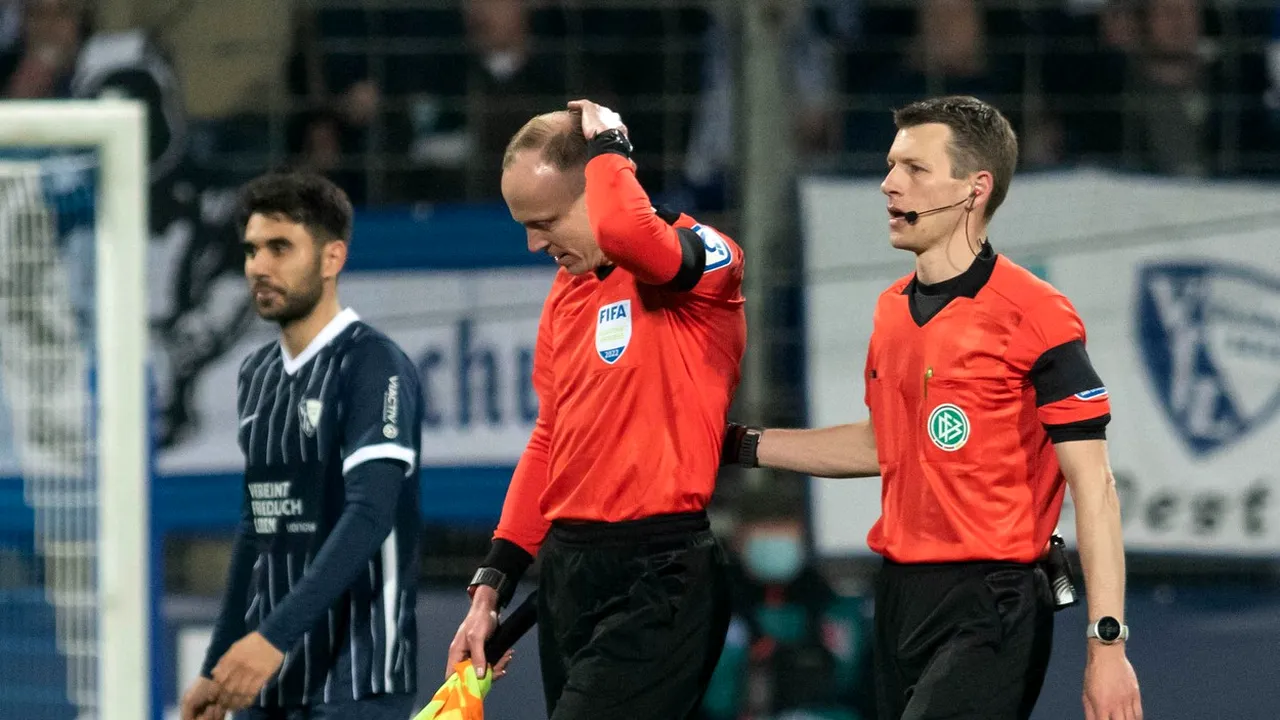 Scandal imens în Bundesliga! Partida de la Bochum, întreruptă definitiv: „Un idiot a aruncat ceva în tușier!”