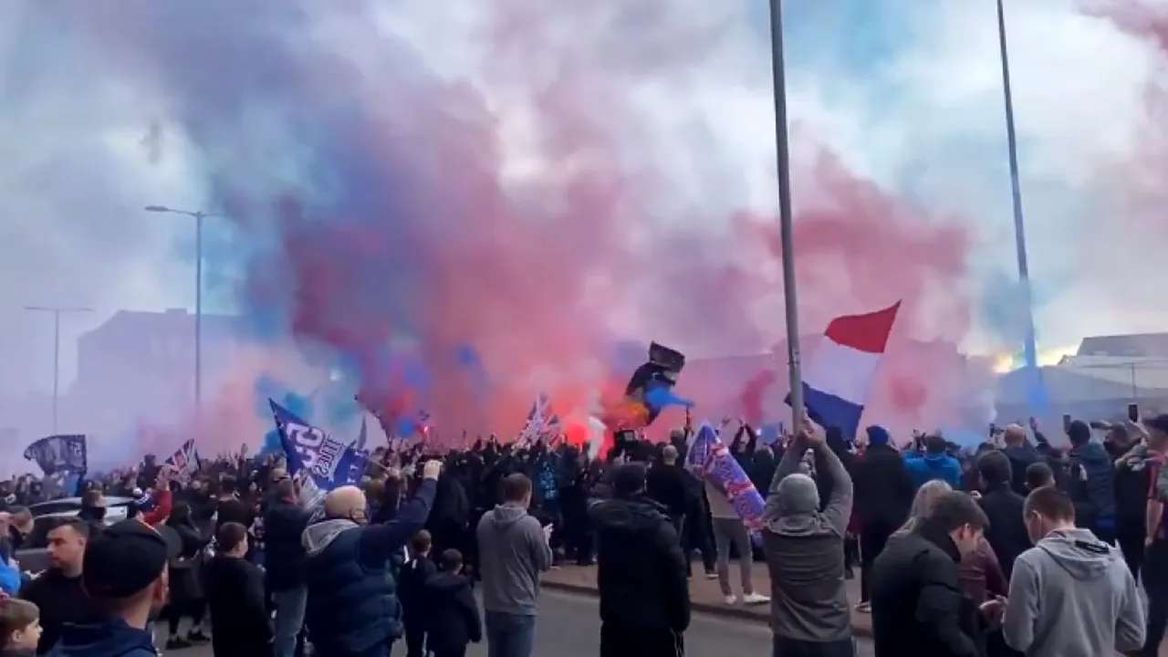 Show înainte de meciul care îi poate aduce titlul lui FC Rangers! Ce au făcut, în plină pandemie, fanii echipei lui Ianis Hagi | VIDEO