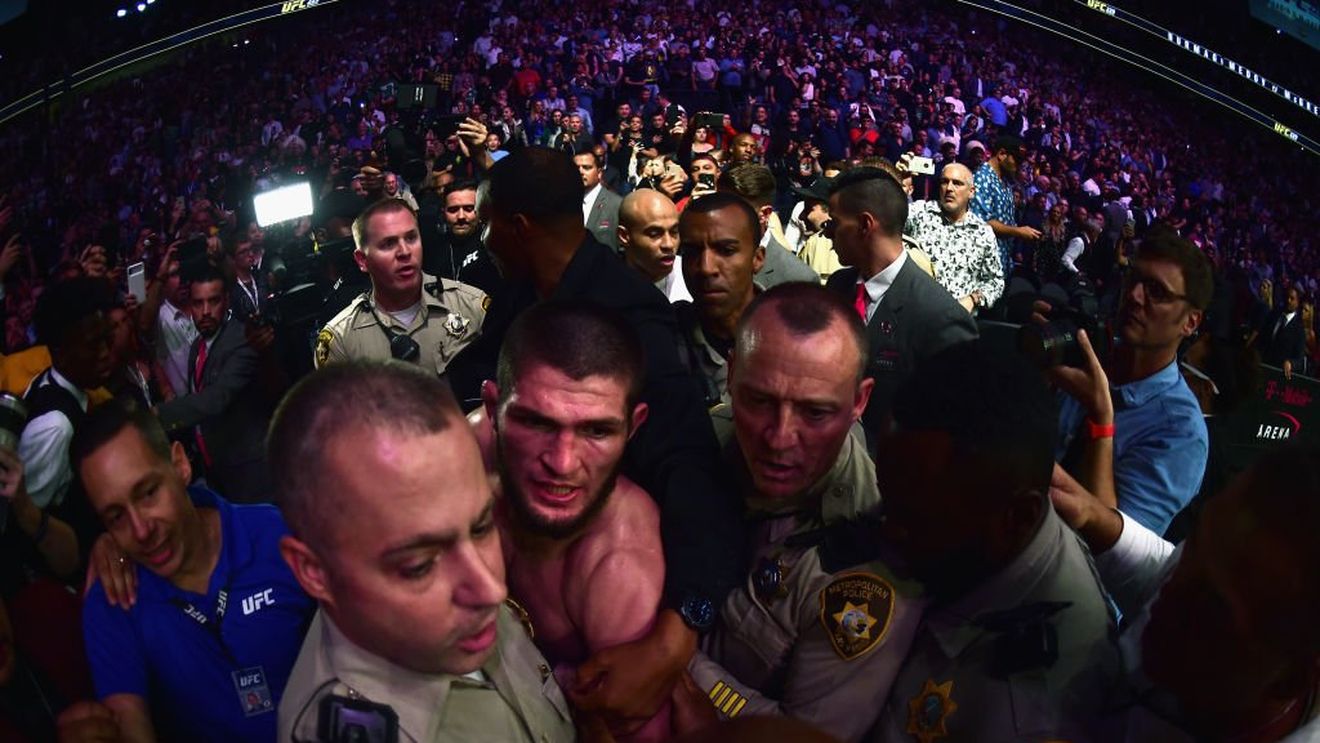 Explicația pentru haosul de la UFC 229: cele trei cuvinte care l-au făcut pe Khabib să turbeze de furie! Cine le-a rostit și cât de șifonată a ieșit "victima" rusului: "A recunoscut!"