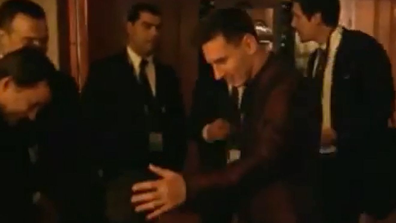 VIDEO | Dialogul care nu s-a văzut la televizor. Messi și Ronaldo, filmați în culisele galei Balonului de Aur: "Nu te rușina"