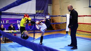 250 de sportivi la o competiție pentru amatori la Pitești! A fost Kickboxing în ring MMA în octogon și Grappling pe saltea. GALERIE FOTO
