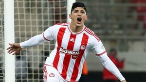 Se întâmplă în 2016! Un fotbalist de la Olympiakos a fost RĂ‚PIT de bărbați mascați