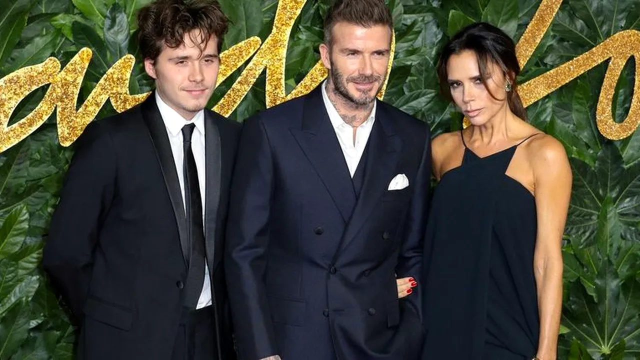 FOTO | David și Victoria Beckham i-au interzis fiului lor să mai umble cu artista Rita Ora. Cum arată noua iubita a lui Brooklyn