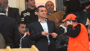 Domnica Becali, sora lui Gigi Becali și viitorul patron al FCSB, este geniul familiei: a fost director economic la Institutul Național de Cercetare-Dezvoltare pentru Microtehnologie IMT București! Ce facultate a făcut mama lui Vasile Geambazi