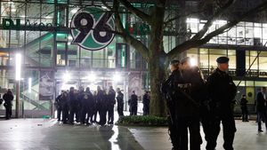 Teroarea din Germania, descrisă de un român campion în Bundesliga: "Prietena mea însărcinată m-a rugat să nu merg la Mondiale. Își face griji". Atentatele din capitala Franței, trăite într-un microbuz aflat în drum spre Paris