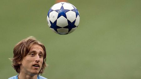 Real stă și se uită cum Modric îi este luat de sub nas!** Oferta de 51 de milioane de euro în fața căreia "galacticii" se simt NEPUTINCIOȘI