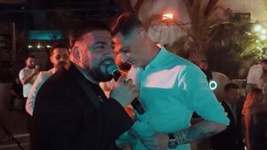 Imagini virale. Mirel Rădoi a dansat pe manele cu Florinel Coman, la nunta la care i-a fost naș