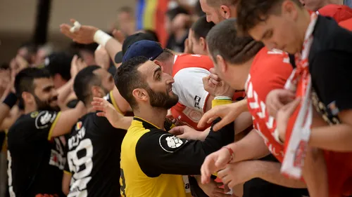 VIDEO | Dinamo a primit un impuls din partea fanilor înaintea marelui derby cu Steaua din finala Ligii Naționale. Un jucător important din istoria recentă a echipei a venit special din Ungaria pentru a-și încuraja colegii