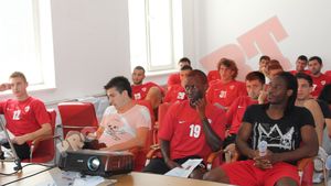 Jucătorii lui Dinamo au participat la un curs organizat de AFAN:** "Când termin cu fotbalul, îl pensionez pe nea 'Tică'"