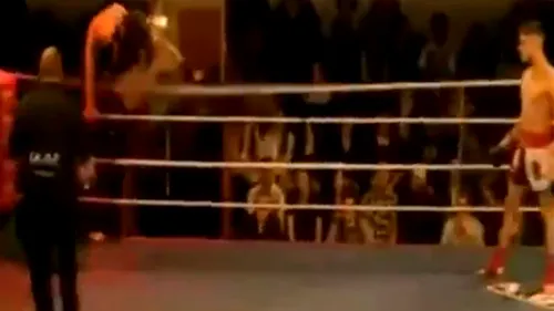 Cel mai bizar KO! VIDEO - Un luptător a luat-o razna după ce a primit un picior în falcă