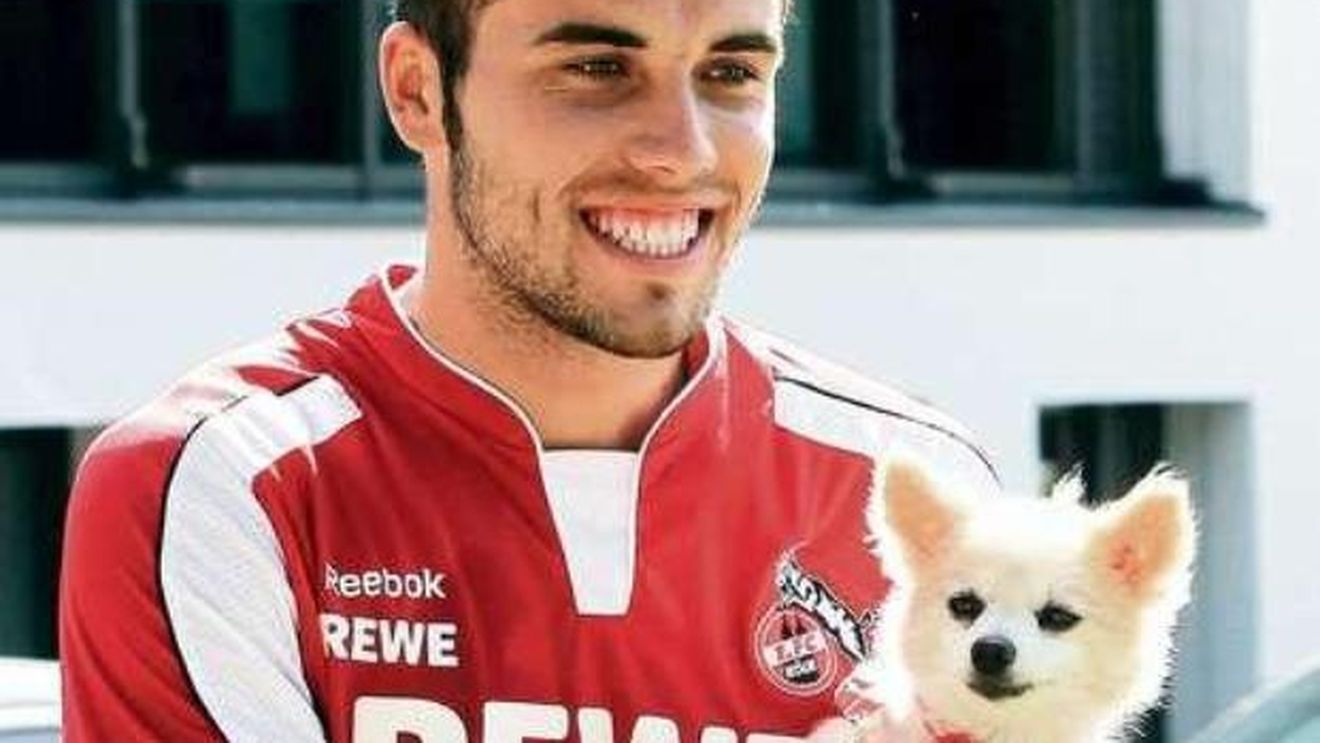 "Țapii" lui Ioniță**, asaltați de angajatele unui salon erotic