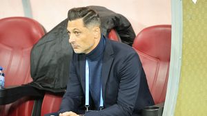 Universitatea Craiova, de pe val - în criză, în mai puţin de o lună! Ce s-a întâmplat cu formaţia care începuse furibund acest sezon. SPECIAL