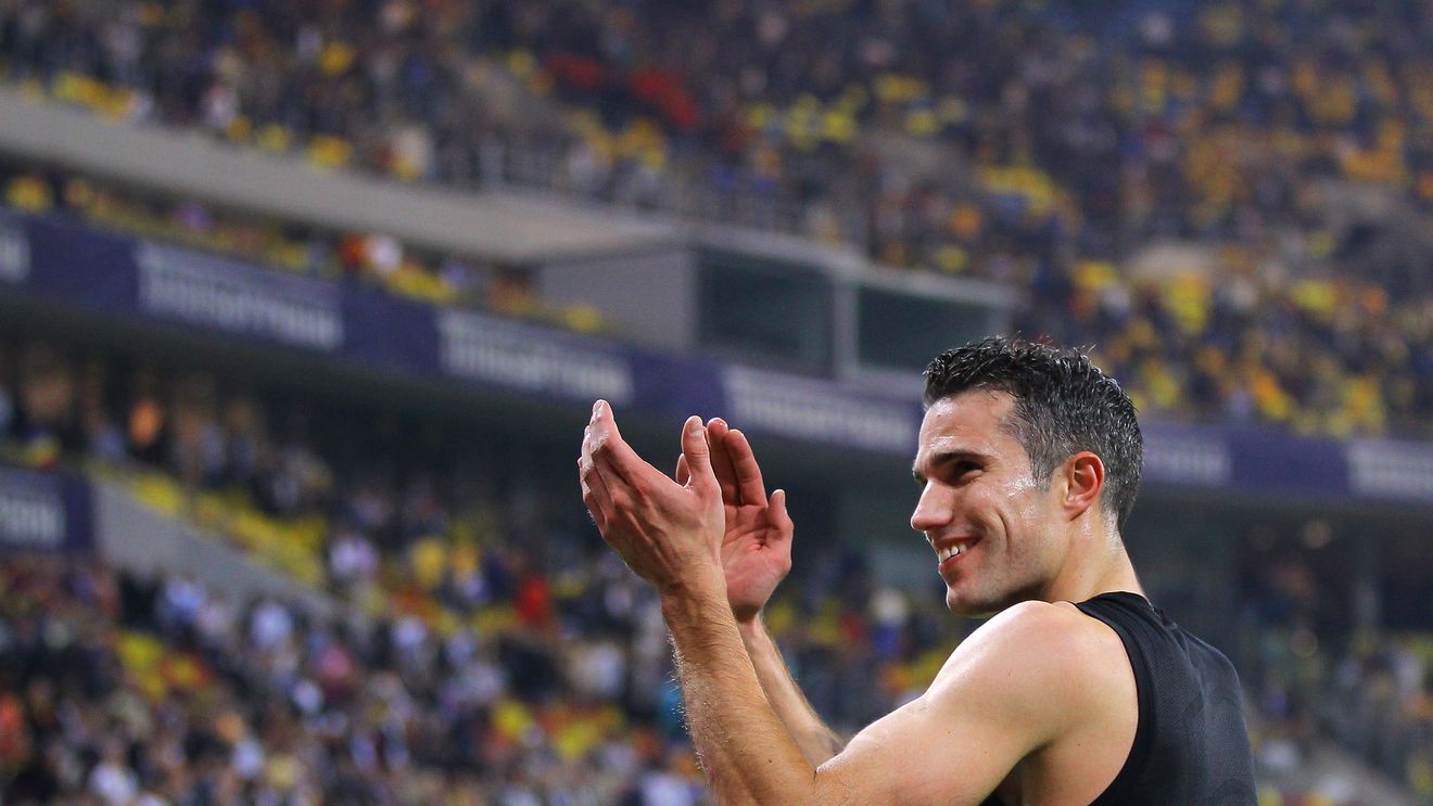 "A făcut Van Persie asta în România!? Cu Mutu?"** Starul lui United, lovit cel mai rău de scandalul cu "fetițe"! Cum au reacționat englezii