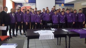 Ce se mai întâmplă la ACS Poli, club cu o cădere fulgerătoare din Liga 1 pe loc retrogradabil în Liga 3. Alb-violeţii şi-au prezentat lotul şi ambiţiile: ”Noi suntem Poli, nu ceilalţi”