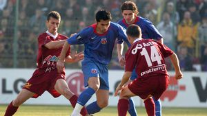 Replica lui Dică pentru Lovin: "Când eram în vestiar la Steaua nu prea vorbea. Acum s-a trezit să vorbească". Antrenorul a trecut la dezvăluiri: "I s-a cerut să-i găsească o echipă lui Alibec și n-a venit cu nicio ofertă"