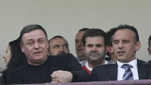 "Prunea îi sună pe arbitri** și le spune să o ajute pe Dinamo!"