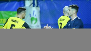 Mirel Rădoi a revenit pe teren. A făcut-o pentru o cauză nobilă. Selecționerul de la tineret l-a avut ca adversar pe un fost rapidist
