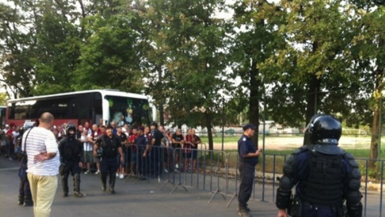 SCANDAL la National Arena:** "Îngerii Albi" au ajuns la stadion: 'Țiganii, țiganii' Slovacii s-au luat la bataie cu jandarmii!