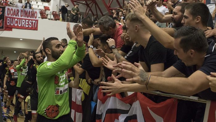 Dinamo a vândut în numai 20 de minute toate biletele pentru meciul cu Sporting Lisabona, din Liga Campionilor la handbal. ”Umpleam o sală de 10.000 de locuri”, spun oficialii echipei