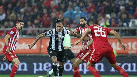 Răzvan Lucescu e de neoprit în Grecia! După victoria cu AEK Atena, PAOK a răpus Olympiakos chiar pe "Karaiskakis". Toșca a intrat pe final, Varela a fost integralist