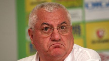 Dumitru Dragomir a fost prezentat oficial la FC Voluntari: "Dacă nu sunt bun, domnul primar să-și aleagă alt armăsar". Răsturnare de situație: Mulțescu ar putea fi păstrat, deși a fost demis 