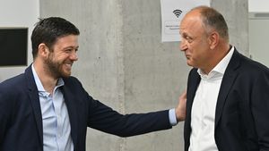 Transferul verii de la Rapid e negociat de Șucu și Angelescu: „Sunt două cluburi. Am cerut suma corectă!”