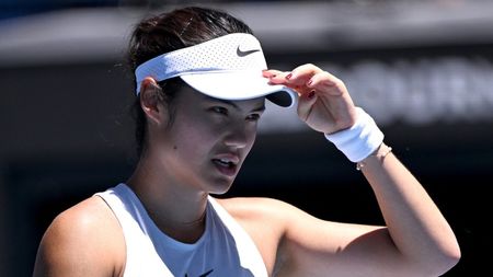 Emma Răducanu, atacată de un psihopat în „indestructibilul Dubai”, chiar în timpul meciului. Jucătoarea a izbucnit în lacrimi și s-a dus direct la arbitrul de scaun: „Va fi interzis peste tot”