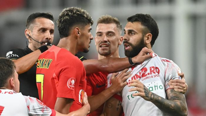 Dinamo, gata să ia o decizie radicală în ziua meciului cu FCSB, la care sunt așteptați peste 25.000 de spectatori: „A vorbit Burcă, în principiu se va rezolva! Asta ne dorim!” EXCLUSIV