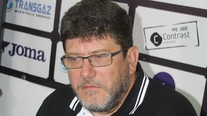 Pustai, după meciul încheiat cu patru eliminări: "Să ai câte două cartonașe roșii... Nu am văzut niciun fault dur"