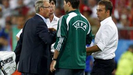 Arbitri din Slovenia la meciul  AEK Atena - FC Vaslui!