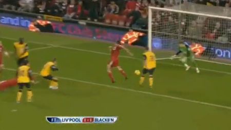 VIDEO Liverpool a crezut că sfârșitul lumii a venit mai devreme!** Două intervenții din altă lume i-au costat două puncte pe "cormorani"