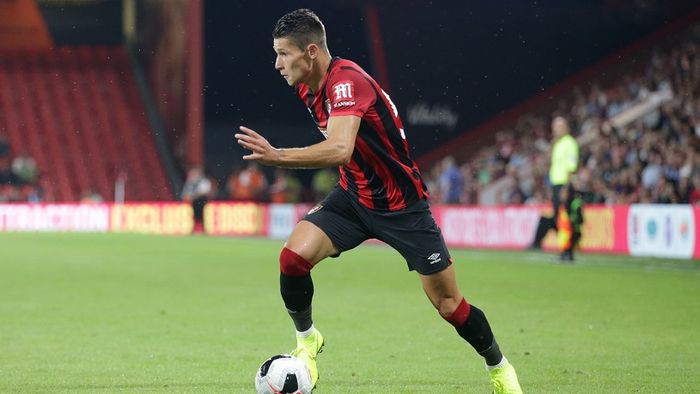 INTERVIU | Alex Dobre se antrenează zilnic cu prima echipă a lui Bournemouth și nu renunță la marele vis: "Nu mă las până nu joc în Premier League!". Discuția dătătoare de speranță cu Eddie Howe, vedeta care l-a numit "special" după ce i-a oferit tricoul și România U21