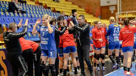 Mesajul lui Florentin Pera pentru jucătoarele lui înaintea „dublei” SCM Rm. Vâlcea – CSM București din Liga Campionilor: „Uitați ultimul meci!” | INTERVIU