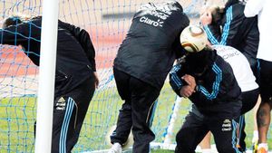 ProSport a fost prezent la antrenamentul Argentinei! Cum a fost "bombardat" Maradona