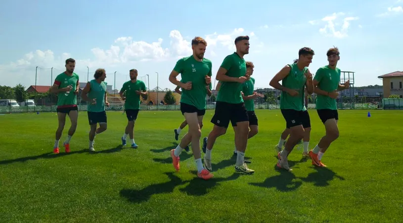 CSC Dumbrăvița va juca șase amicale vara aceasta. Clubul a anunțat o nouă despărțire, dar și alte prelungiri de contracte