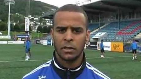 EXCLUSIV | Bine ai venit în România, Michael Babatunde! A crezut că prinde transferul carierei, dar a ajuns într-o situație șocantă. Blocat pe aeroportul Otopeni dintr-un motiv incredibil: "I-au luat pașaportul, e o țigănie!" Cu trebuie să semneze